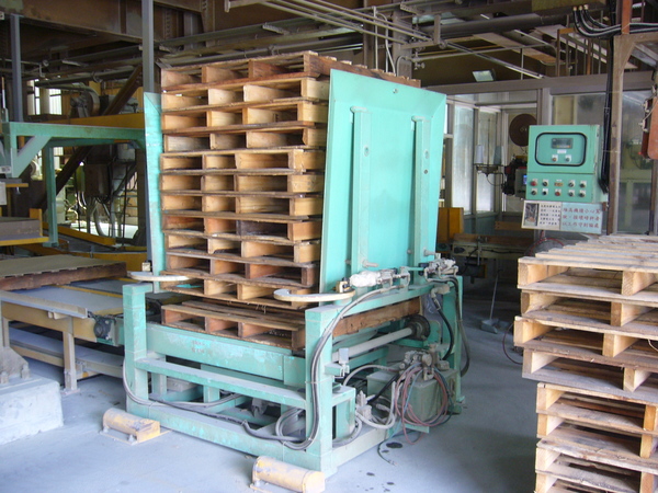 棧板供應輸送機